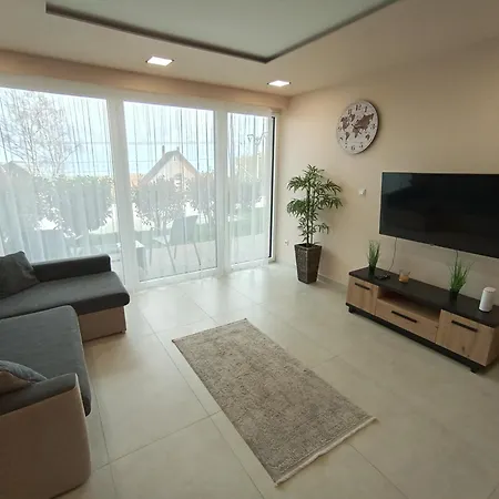 Διαμέρισμα Kisterasz *