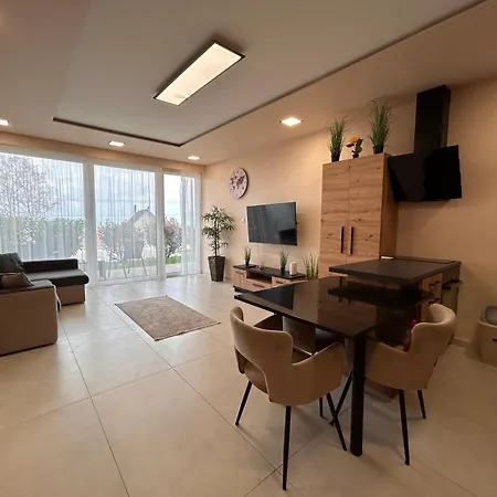 Kisterasz Apartment *